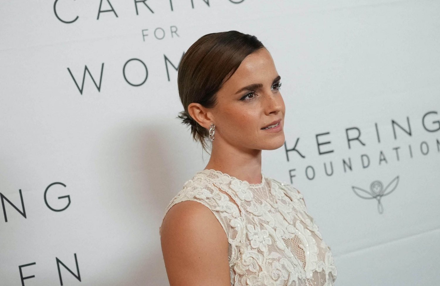 9LQitUtV Stare into Emma's face for a screaming emmagasm - Emma Watson 06.jpg